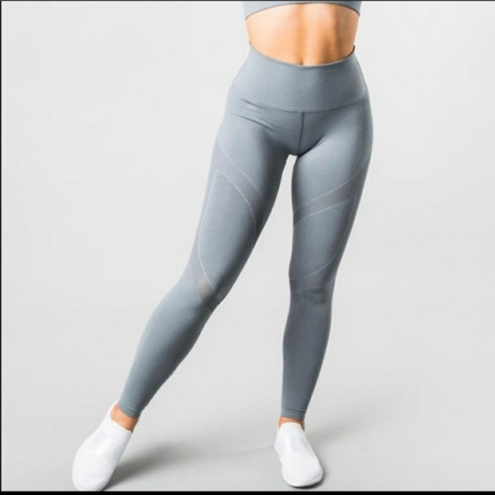 Alphalete Aero Legging in Light Grey size XSmall